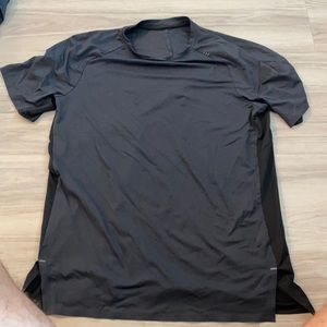 Black lulu lemon vent tech workout shirt. Size large